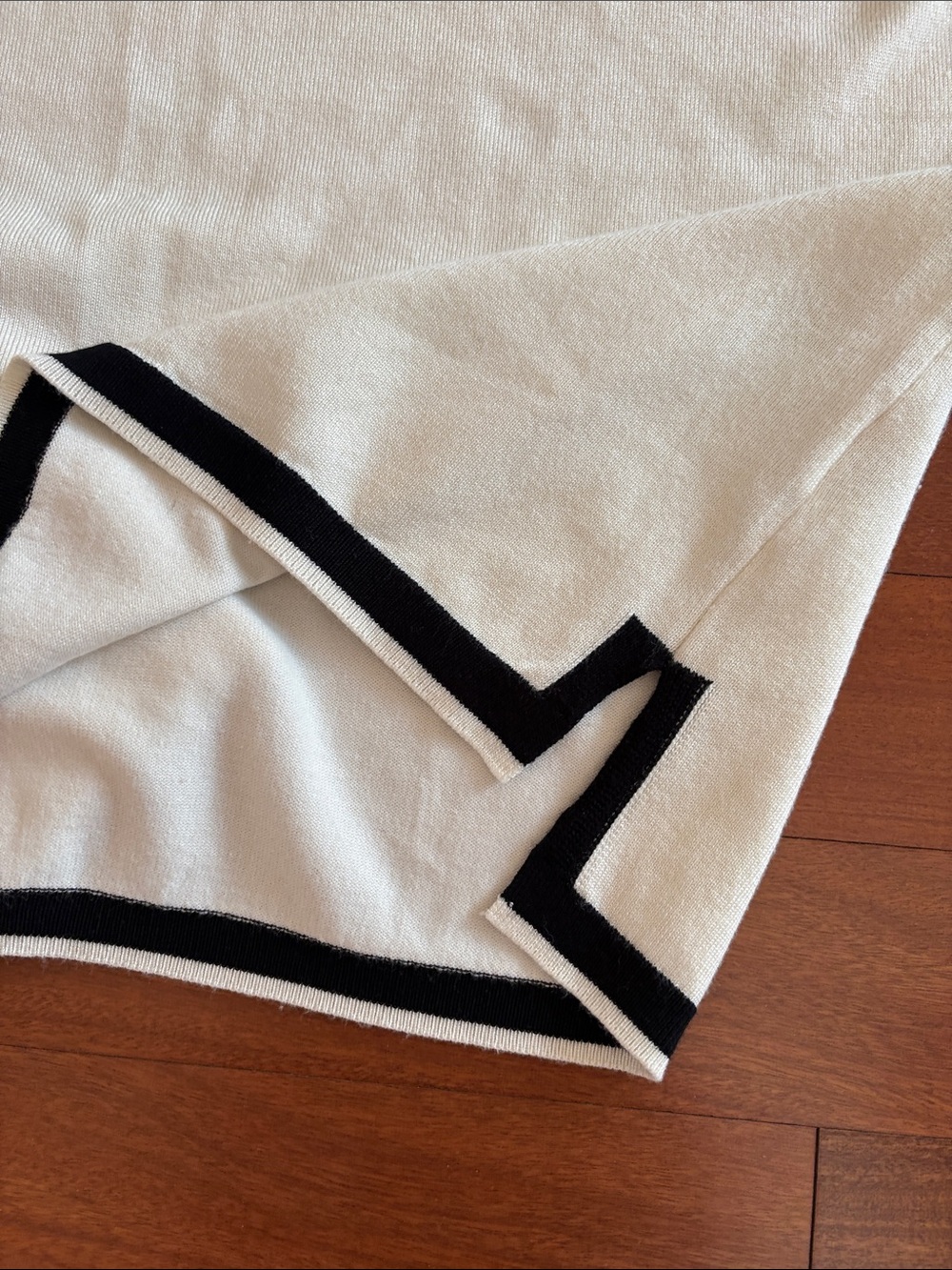 Women’s Cream/Ivory Two-Piece Knit Pantsuit with Black Trim / Sz L So Comfy!!! - Picture 3 of 12